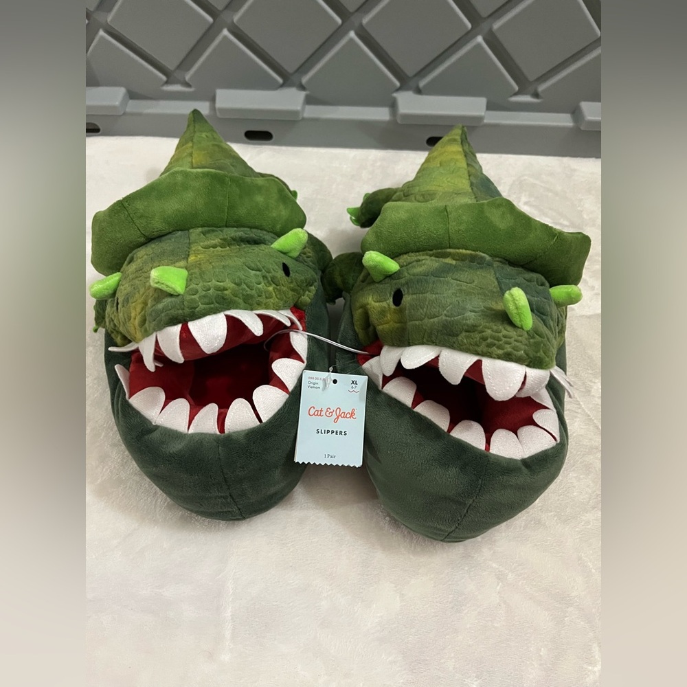 Slipper kids Cat & Jack Toddlers Slippers Dinosaur Plush Green Size XL 6/7